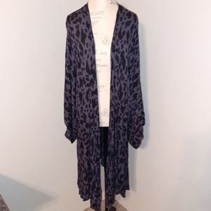 Gray leopard kimono